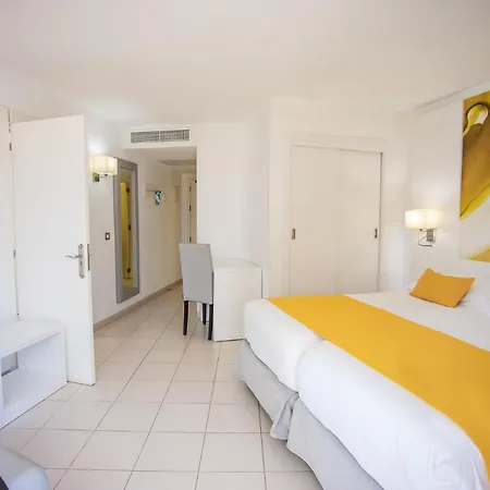 Hotel Servatur Waikiki 4*