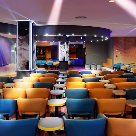 Servatur Waikiki Hotel 4*